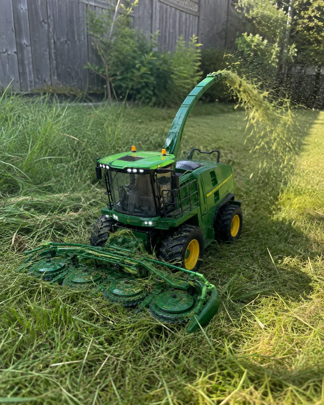 🌿 DualCut Cordless Grass Trimmer – Keep Your Lawn Looking Fresh With Less Effort