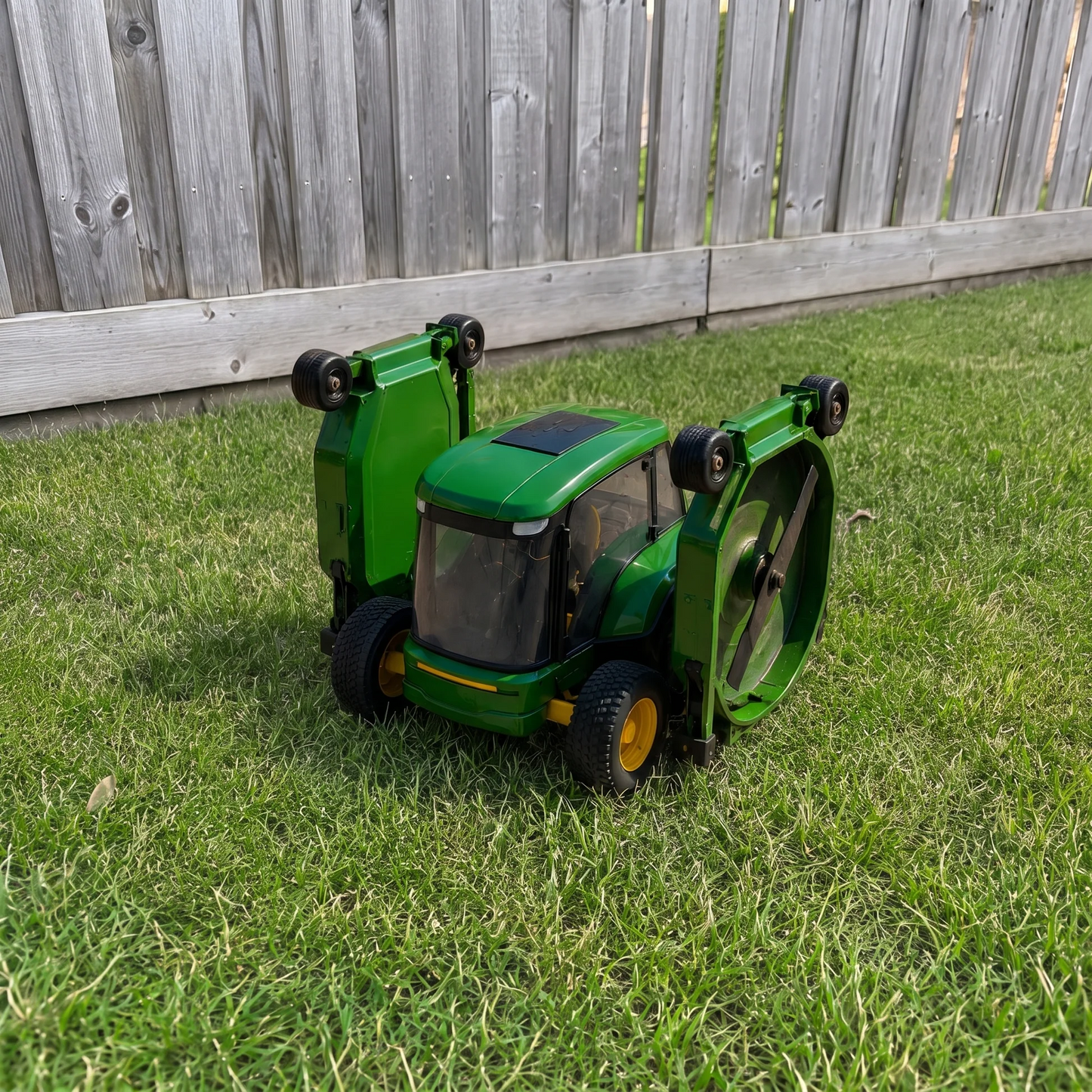 🌿 DualCut Cordless Grass Trimmer – Keep Your Lawn Looking Fresh With Less Effort